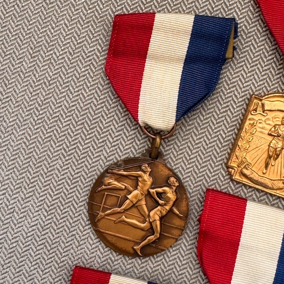 Vintage Lot of 8 Track and Field Running Runner Medals - Picture 6 of 8